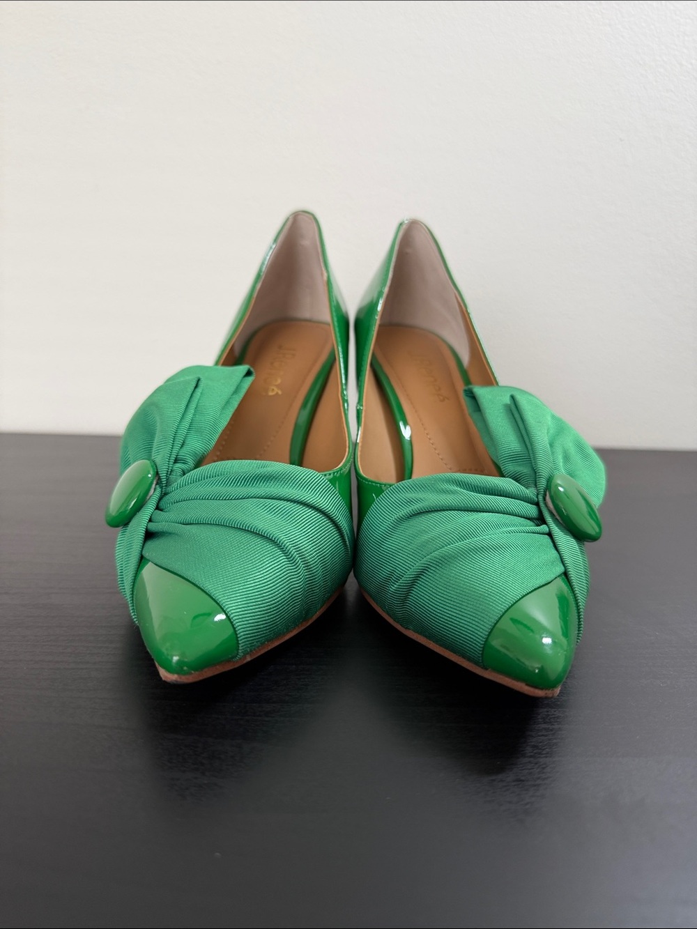 J.Renee Green Patent Pointed-Toe Pumps with Bow. Size 8 - Picture 2 of 6